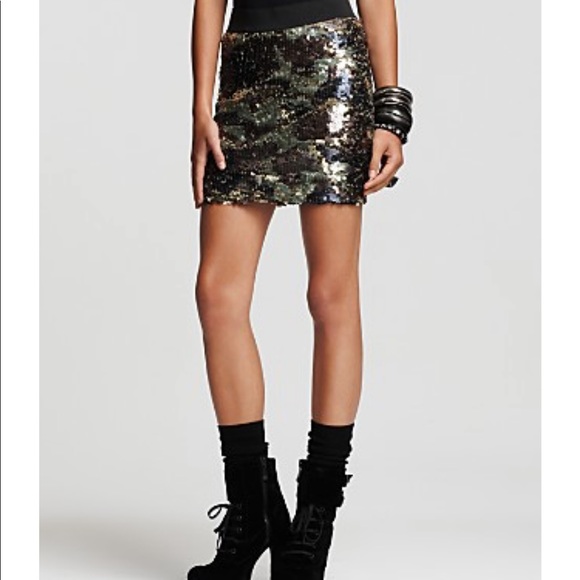 LaRok Dresses & Skirts - Larok Lux Camouflage sequined mini skirt -LG